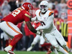 O senador Mike Lee pede investigação do DOJ e da FTC sobre as negociações da NFL com plataformas de streaming Arte em destaque sobre direitos esportivos