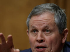 O senador republicano Steve Daines não busca a reeleição: ‘grato por ter servido ao lado’ de Trump O senador republicano Steve Daines não busca a reeleição: 'grato por ter servido ao lado' de Trump