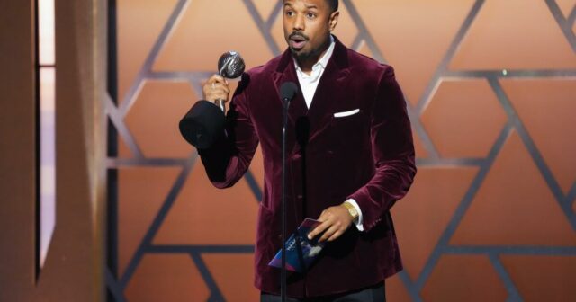 O show do NAACP Image Awards se torna um fórum O show do NAACP Image Awards se torna um fórum para o amor negro e o anti-racismo
