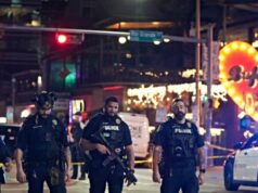 O suposto atirador do Austin Bar usava uma camisa com a bandeira iraniana sob o moletom ‘Propriedade de Alá’ O suposto atirador do Austin Bar usava uma camisa com a bandeira iraniana sob o moletom 'Propriedade de Alá'