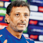 O técnico de rebatidas da equipe indiana, Sitanshu Kotak, explica sua abordagem após a vitória no WC