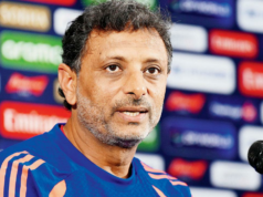 O técnico de rebatidas da equipe indiana, Sitanshu Kotak, explica sua abordagem após a vitória no WC O técnico de rebatidas da equipe indiana, Sitanshu Kotak, explica sua abordagem após a vitória no WC