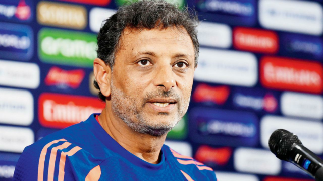 O técnico de rebatidas da equipe indiana, Sitanshu Kotak, explica sua abordagem após a vitória no WC
