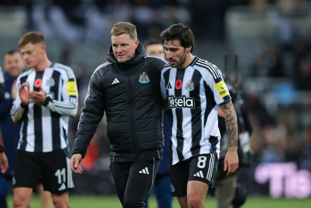 O técnico diz que seu jogador de £ 87 milhões está 'totalmente comprometido' em meio a ligações com o Man Utd, 'Esqueça o barulho...'
