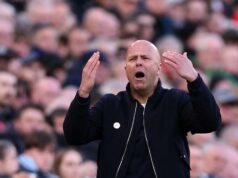O técnico do Liverpool, Arne Slot, não fica feliz com o foco da Premier League em lances de bola parada O técnico do Liverpool, Arne Slot, não fica feliz com o foco da Premier League em lances de bola parada