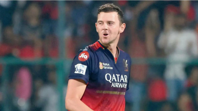 O técnico do RCB, Andy Flower, fornece uma atualização sobre a disponibilidade de Josh Hazlewood
