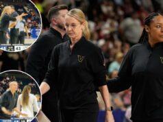 O técnico do Vanderbilt, Shea Ralph, foi expulso após repreender os árbitros em um ataque de raiva: ‘Você é péssimo’ Um treinador discute com um árbitro em uma quadra de basquete durante um jogo do Torneio SEC entre Ole Miss e Vanderbilt.