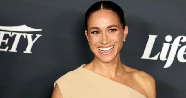 O tênis favorito da mãe rica de Meghan Markle está Jennifer Aniston