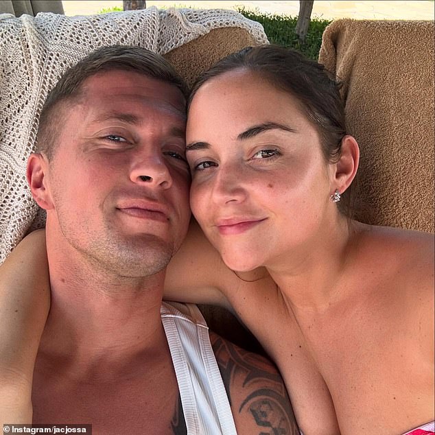O turbulento casamento de nove anos de Jacqueline Jossa e Jacqueline Jossa, 33, e Dan Osborne, 34, terminaram seu casamento de nove anos depois de 'viverem separados' durante grande parte do ano após uma separação experimental secreta