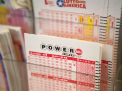 O vencedor do jackpot da Powerball ganha US$ 251 milhões. Veja onde o ingresso foi vendido. Yahoo news home