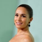 O vestido cor de vinho de Meghan Markle é o sonho dos anfitriões - procure por menos