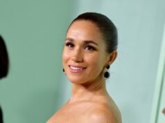 O vestido cor de vinho de Meghan Markle é o sonho dos anfitriões – procure por menos O vestido cor de vinho de Meghan Markle é o sonho dos anfitriões - procure por menos