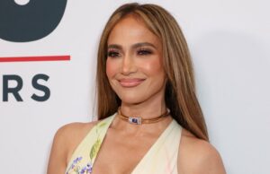 O vestido romântico de Jennifer Lopez é o visual definitivo da primavera O vestido romântico de Jennifer Lopez é o visual definitivo da primavera