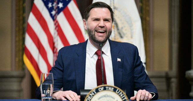 O vice-presidente JD Vance elogia Nicki Minaj depois que ela o chamou de assassino na frente de Erika Kirk