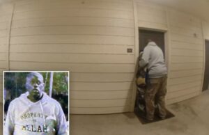 O vídeo da campainha mostra o suspeito do tiroteio em massa em Austin saindo do apartamento antes de um ataque mortal O vídeo da campainha mostra o suspeito do tiroteio em massa em Austin saindo do apartamento antes de um ataque mortal