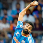 O yorker de precisão de Bumrah deixa Curran indefeso