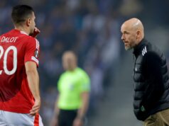 O zagueiro do Man Utd diz que sua ‘memória favorita’ veio de Erik ten Hag, depois de jogar sob o comando de quatro treinadores permanentes O zagueiro do Man Utd diz que sua 'memória favorita' veio de Erik ten Hag, depois de jogar sob o comando de quatro treinadores permanentes