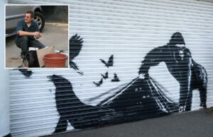 O ‘desmascaramento’ de Banksy irritou alguns fãs de arte – mas não irritou os negociantes O ‘desmascaramento’ de Banksy irritou alguns fãs de arte – mas não irritou os negociantes