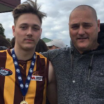 O menino que supostamente estava sendo assaltado quando Aidan Becker interveio deixou um bilhete sincero no local do suposto ataque.