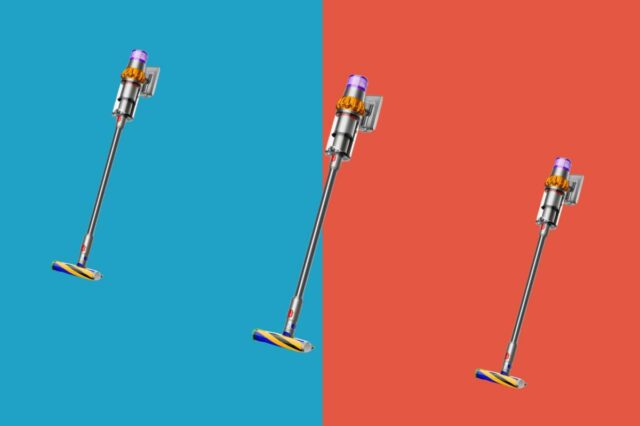 Cabeça do aspirador Dyson com um laser verde destacando poeira em um piso escuro.