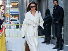 Obtenha o visual fácil de ‘mãe rica de Nova York’ de Miranda Kerr Zoe Kravitz é vista em 11 de março de 2026 na cidade de Nova York.
