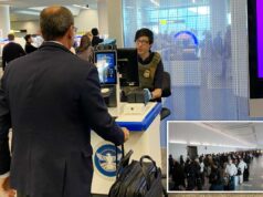 Oficiais de deportação do ICE assumem empregos na TSA no Aeroporto LaGuardia para facilitar as longas filas de segurança Um agente do ICE escaneando uma identidade no Terminal B do Aeroporto LaGuardia.