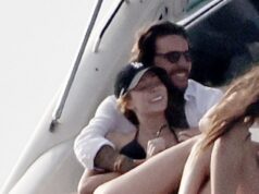 Olivia Attwood diz ao interesse amoroso Pete Wicks que ela ‘o mantém jovem’ em uma troca de flerte enquanto revela por que ele mudou de ideia sobre aquelas fotos atrevidas de Ibiza – depois que descobriu que ela não era casada com Bradley Dack, afinal Olivia Attwood disse ao interesse amoroso Pete Wicks que ela 'o mantém jovem' em troca de flerte enquanto revelava por que ele mudou de ideia sobre aquelas fotos atrevidas de Ibiza (foto