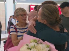 Ônibus DFAT levarão australianos retidos do Catar para a Arábia Saudita Ministro Assistente do DFAT, Matt Thistlewaite.