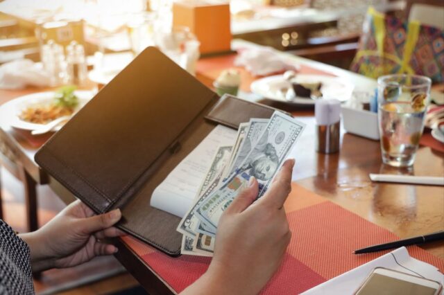 Os 5 estados de gorjeta mais e menos “generosos”
