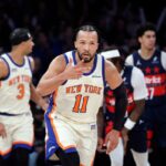 Jalen Brunson, do New York Knicks, reage após arremesso de três pontos.