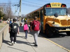 Os alunos de Nova York passam 20 dias menos em sala de aula do que a média nacional – à medida que os gastos por aluno disparam Os alunos de Nova York passam 20 dias menos em sala de aula do que a média nacional – à medida que os gastos por aluno disparam