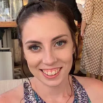 A mãe de três filhos morreu depois que ela pegou fogo em sua casa em Arundel.