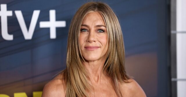 Os chinelos dos anos 90 de Jennifer Aniston estão na moda - compre a versão de US $ 27
