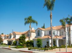 Os custos de aquisição de casa própria consomem quase 100% dos salários típicos em algumas partes dos EUA Os custos de aquisição de casa própria consomem quase 100% dos salários típicos em algumas partes dos EUA