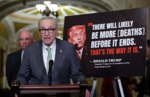 Os democratas praticam uma política partidária pueril em relação à guerra e à paz Os democratas praticam uma política partidária pueril em relação à guerra e à paz