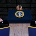 ARQUIVO - O senador Cory Booker, DN.J., fala durante uma audiência de confirmação perante o Comitê Judiciário do Senado no Capitólio em Washington, 30 de janeiro de 2025. (AP Photo / Ben Curtis, Arquivo)