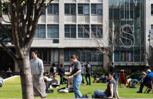 Os estudantes se sentem como vacas leiteiras depois que o governo aumenta silenciosamente as taxas em milhares Weihong Liang, Presidente do Conselho Representativo de Estudantes Internacionais da Austrália.