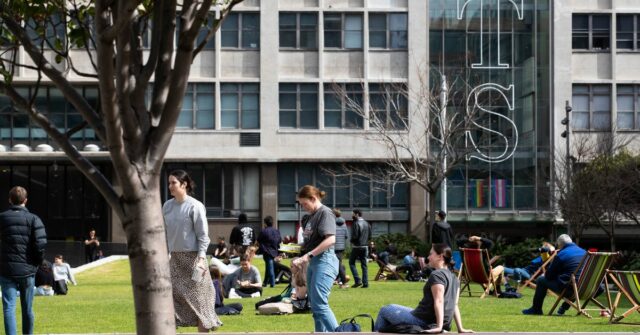 Os estudantes se sentem como vacas leiteiras depois que o Weihong Liang, Presidente do Conselho Representativo de Estudantes Internacionais da Austrália.