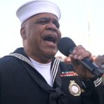 Os fãs de beisebol ficaram com 'arrepios' após uma emocionante interpretação do hino nacional