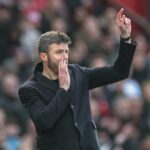 Os fãs do Man Utd fizeram uma exigência muito específica a Michael Carrick antes do confronto com o Aston Villa, a resposta foi enfática