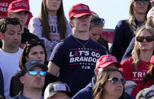 Os homens impulsionaram Trump para a Casa Branca. Agora eles estão se voltando contra ele. Os homens impulsionaram Trump para a Casa Branca. Agora eles estão se voltando contra ele.