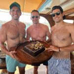 Os irmãos Alexander foram considerados culpados de todas as acusações no julgamento por tráfico sexual. Eles foram condenados por dez acusações por um júri composto por sete mulheres e seis homens no tribunal federal de Manhattan. Eles serão sentenciados em 6 de agosto