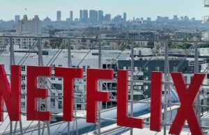 Os preços da Netflix estão subindo novamente, atingindo US$ 27 por mês Os preços da Netflix estão subindo novamente, atingindo US$ 27 por mês