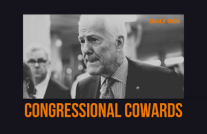 Os republicanos se rebaixam mais do que nunca para proteger a frágil maioria na Câmara ARQUIVO - O deputado Tony Gonzales, R-Texas, fala durante uma entrevista coletiva em 7 de dezembro de 2022, no Capitólio, em Washington. Gonzales está enfrentando uma rara censura potencial em seu país devido a votações que incluíram o apoio a novas leis de segurança de armas após o tiroteio na escola de Uvalde que ocorreu em seu distrito. Uma censura no sábado, 4 de março de 2023, pelo Partido Republicano do Texas sublinharia como a disposição do congressista de dois mandatos de romper com os conservadores em questões importantes. (AP Photo/Mariam Zuhaib, Arquivo)