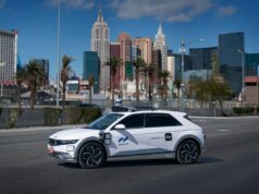 Os robotáxis móveis ingressam no aplicativo Uber em Las Vegas dois anos após uma grande reinicialização A Hyundai Ioniq 5 powered by Motional on Uber's network in Las Vegas
