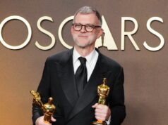 Oscar 2026: lista completa dos vencedores (Da esquerda para a direita) O supervisor de efeitos visuais dos EUA, Eric Saindon, o artista de efeitos visuais dos EUA, Richard Baneham, Daniel Barrett e o supervisor de efeitos visuais dos EUA, Joe Letteri, aceitam o prêmio de Melhores Efeitos Visuais por