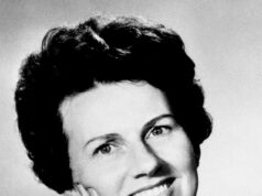 Osso é encontrado na busca pelo corpo de Muriel McKay enquanto equipes de busca realizam escavações no jardim do leste de Londres, 55 anos depois que ela foi sequestrada e assassinada Muriel McKay era esposa do executivo de jornal Alick McKay. Ela foi sequestrada por um resgate de £ 1 milhão em 1969, depois de ser confundida com Anna Murdoch, a então esposa do magnata da mídia Rupert Murdoch.