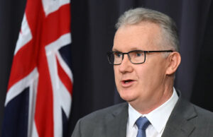 Outros três membros da seleção iraniana de futebol feminino decidem não permanecer na Austrália como refugiados Yahoo news home