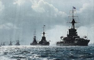 PATRICK BISHOP: Nenhuma medida do status reduzido da Grã-Bretanha é tão comovente quanto o declínio da nossa outrora poderosa Marinha A Marinha em 1914, quando a Grã-Bretanha tinha de longe a maior frota que o mundo já tinha visto, capaz de projetar poder para todos os cantos do globo, escreve Patrick Bishop