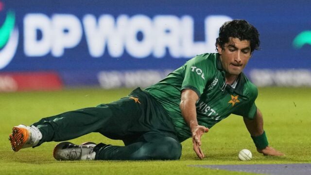 PCB multa jogador Naseem Shah em US$ 72 mil por PCB multa jogador Naseem Shah em US$ 72 mil por criticar presença de político no PSL